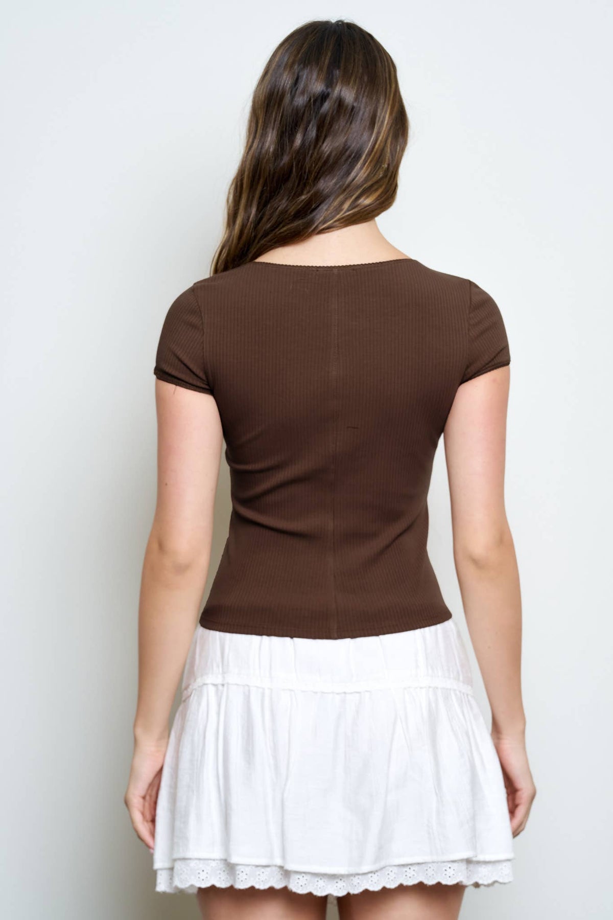 RIBBED ROUND NECK SHORT SLEEVE BUTTON KNIT TOP