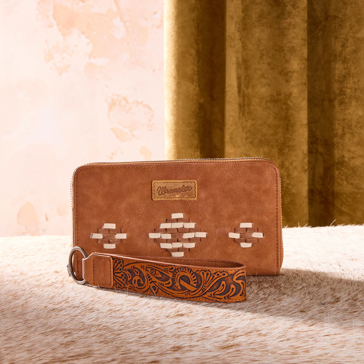 WG310-W006BR Wrangler Aztec Woven Zip Around Wallet with Wristlet –Brown