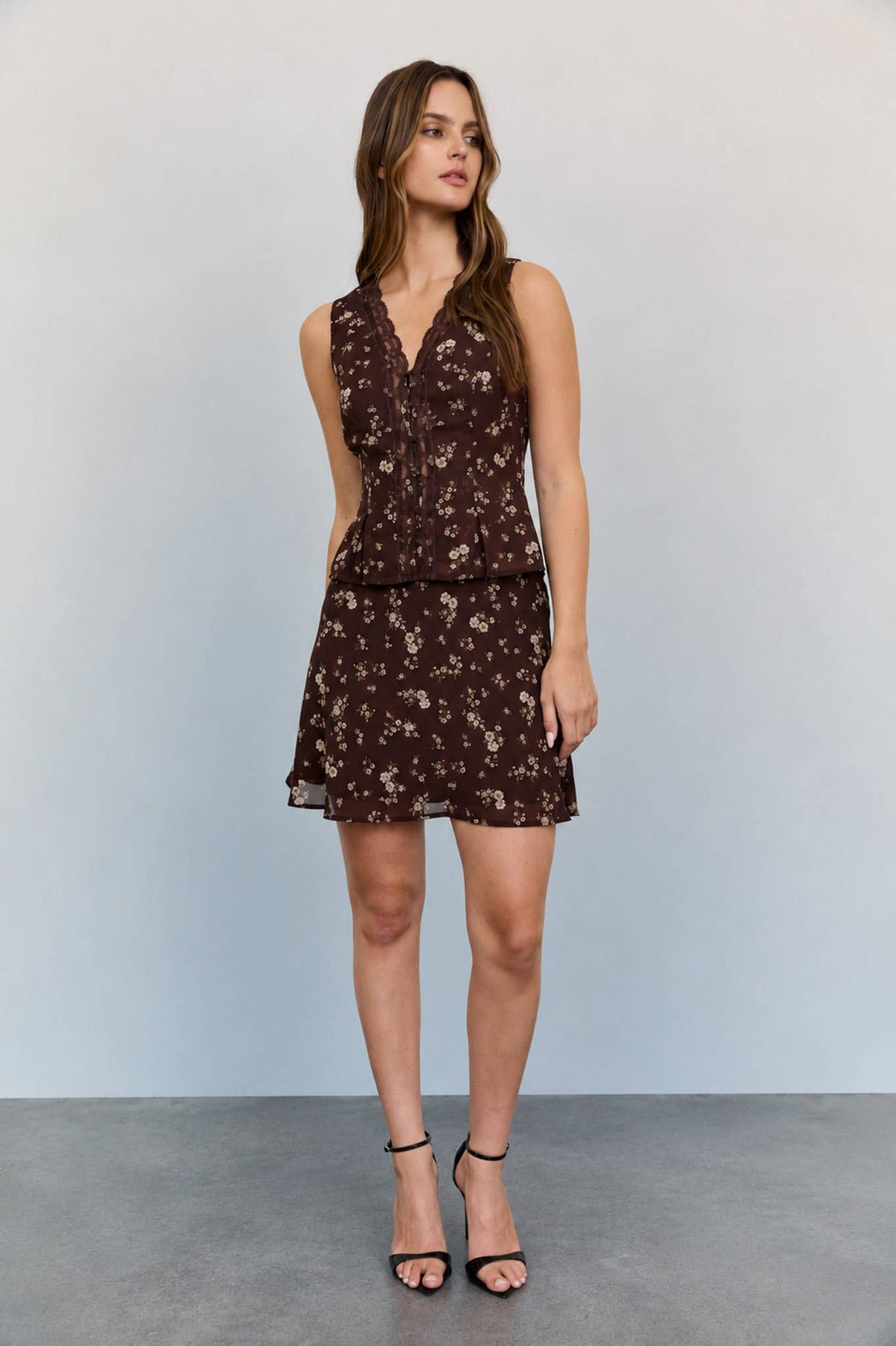 FLORAL LACE-TRIM BUTTON DOWN SLEEVELESS BLOUSE