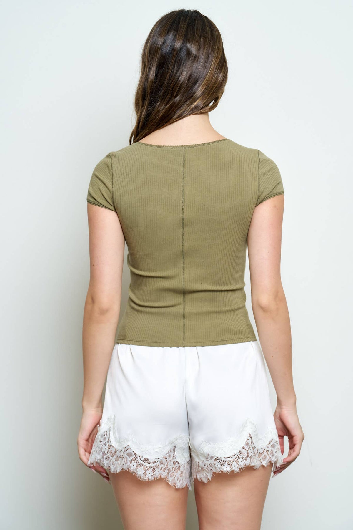 RIBBED ROUND NECK SHORT SLEEVE BUTTON KNIT TOP