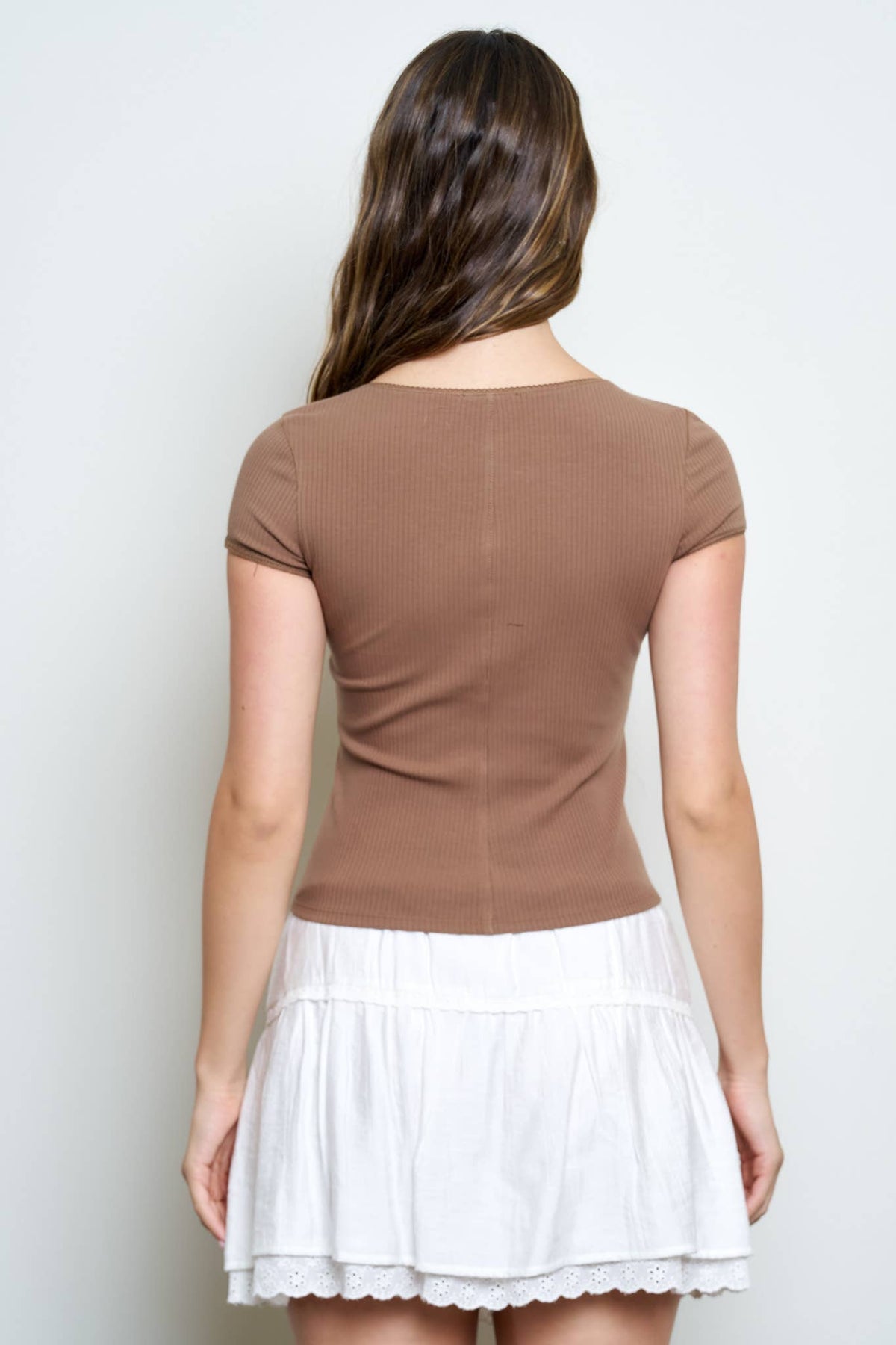 RIBBED ROUND NECK SHORT SLEEVE BUTTON KNIT TOP