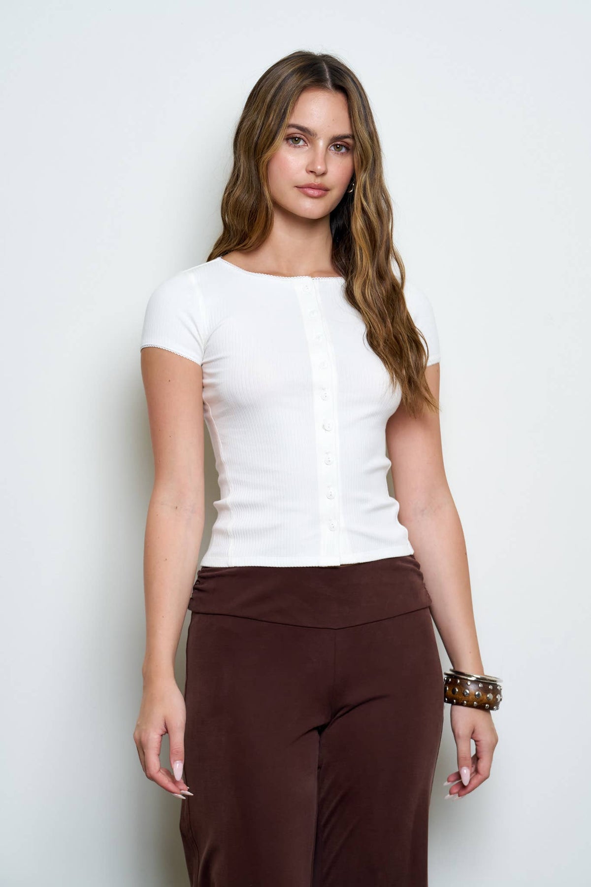 RIBBED ROUND NECK SHORT SLEEVE BUTTON KNIT TOP