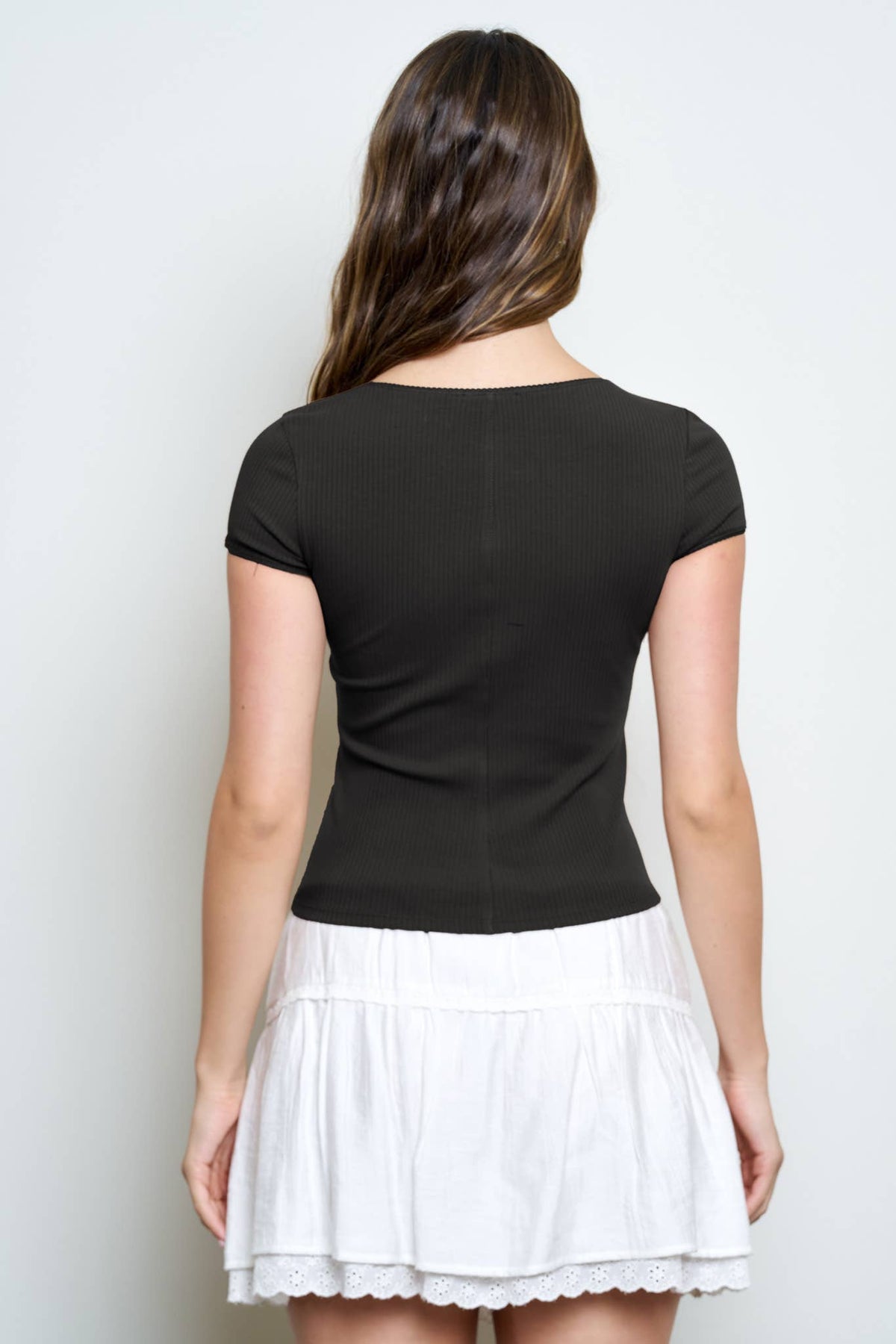 RIBBED ROUND NECK SHORT SLEEVE BUTTON KNIT TOP