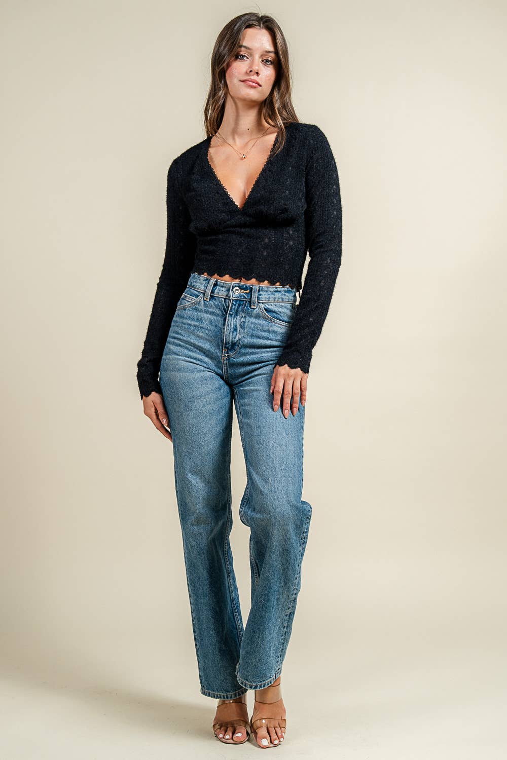 FITTED V- NECK LACE L/S TOP