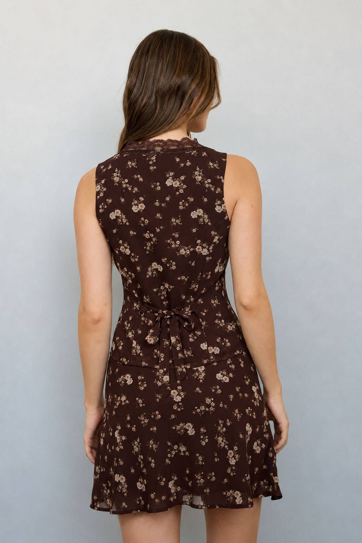 FLORAL LACE-TRIM BUTTON DOWN SLEEVELESS BLOUSE