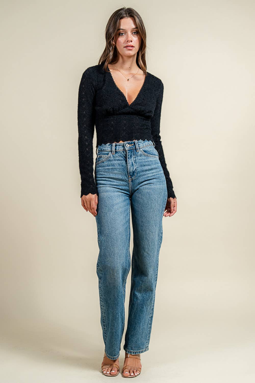 FITTED V- NECK LACE L/S TOP