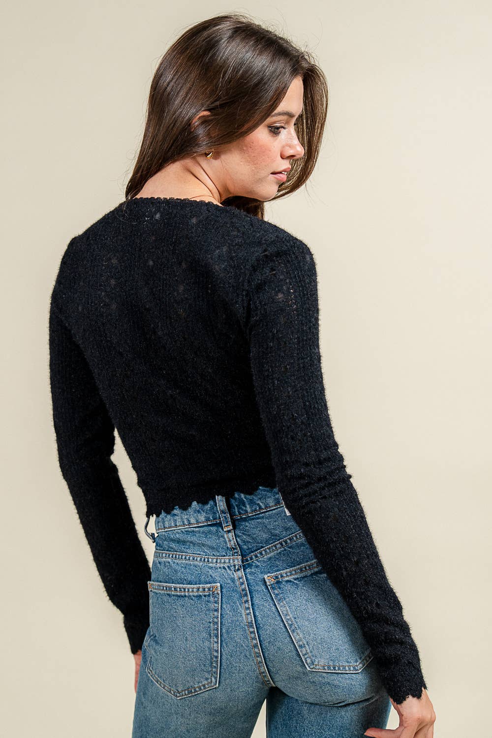 FITTED V- NECK LACE L/S TOP